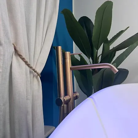 Sisters Bed & Breakfast 3*