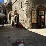 Sisters Bari