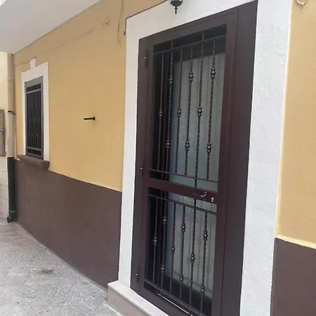 לינה וארוחת בוקר Sisters 3*