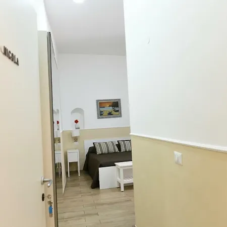 לינה וארוחת בוקר Sisters 3*